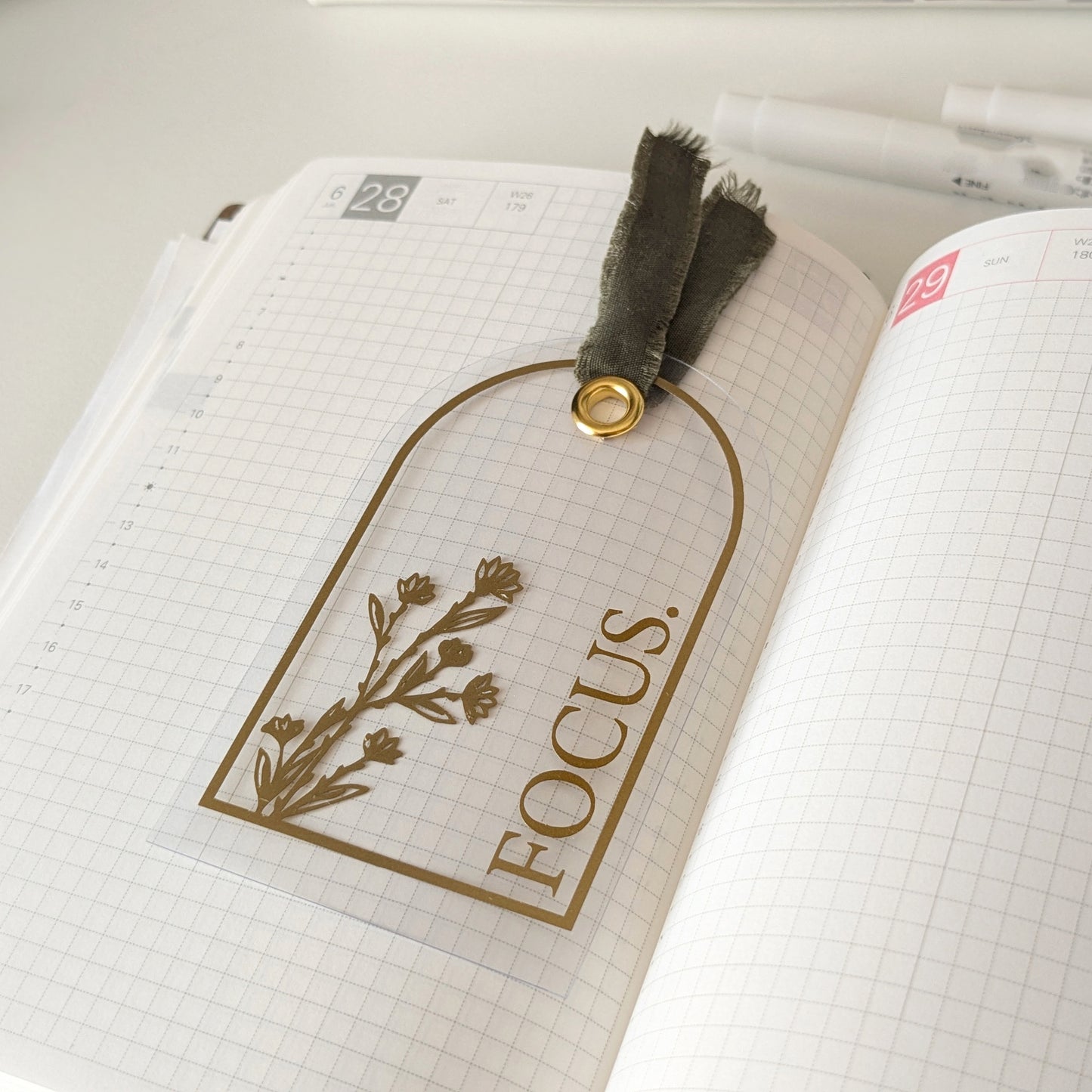 Planner Card in PVC Trasparente e Vinile Oro Opaco e Nastro Verde Oliva