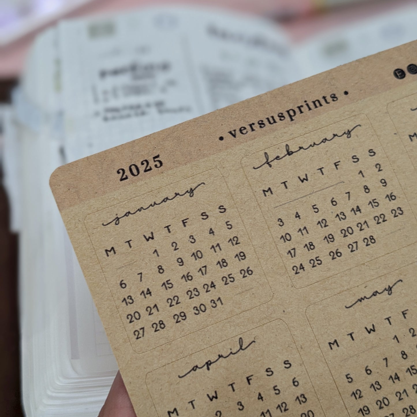 Set 12 mini sticker calendario 2025 in carta kraft
