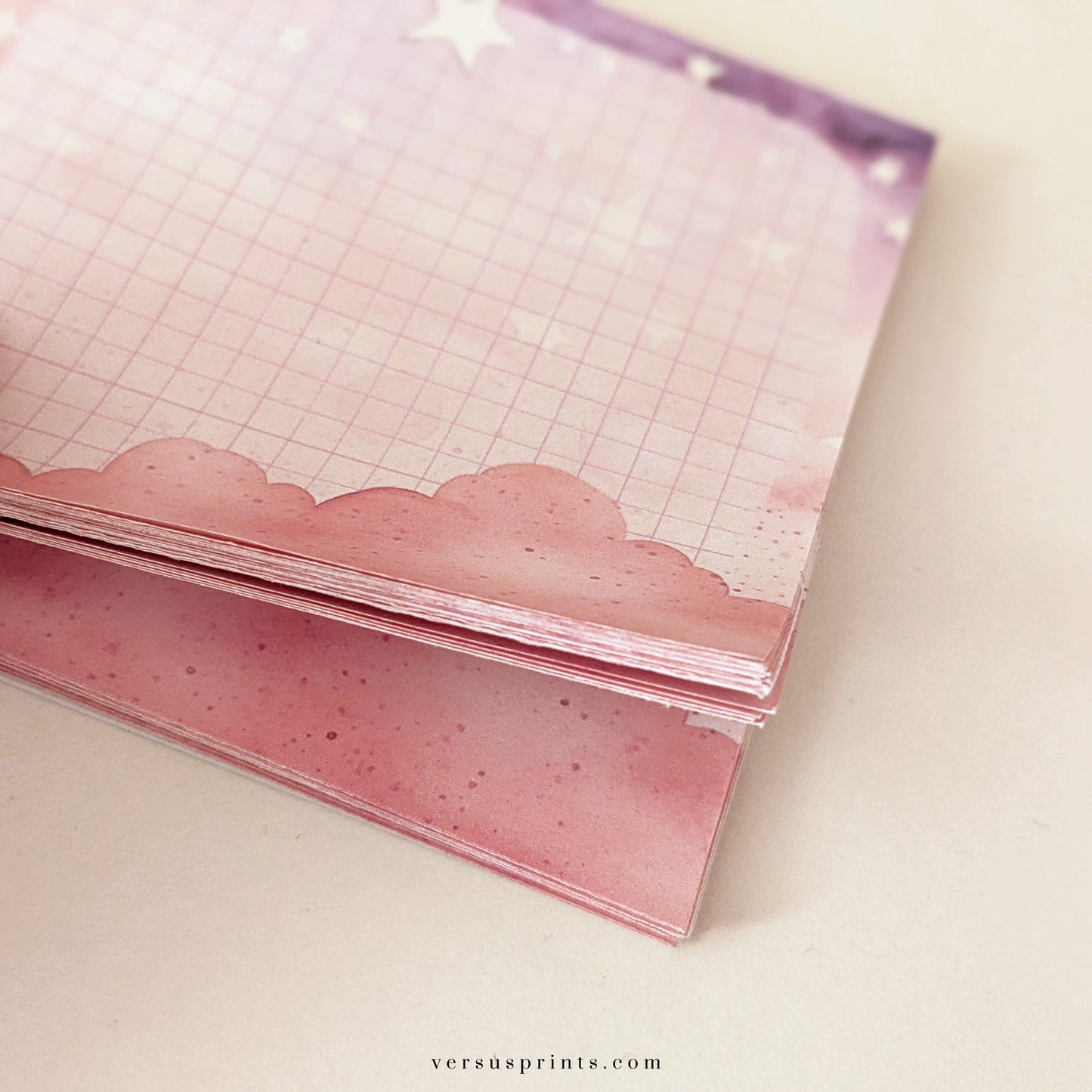 Block Notes Cielo Stellato e Nuvole Rosa, a Quadretti, 50 Foglietti